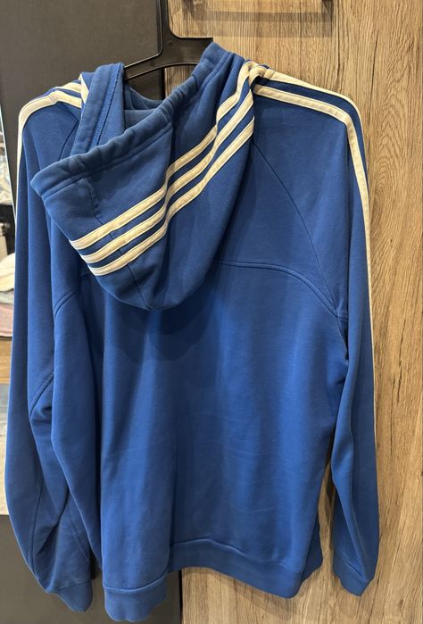 Adidas Essentials суитчер с ленти през качулката