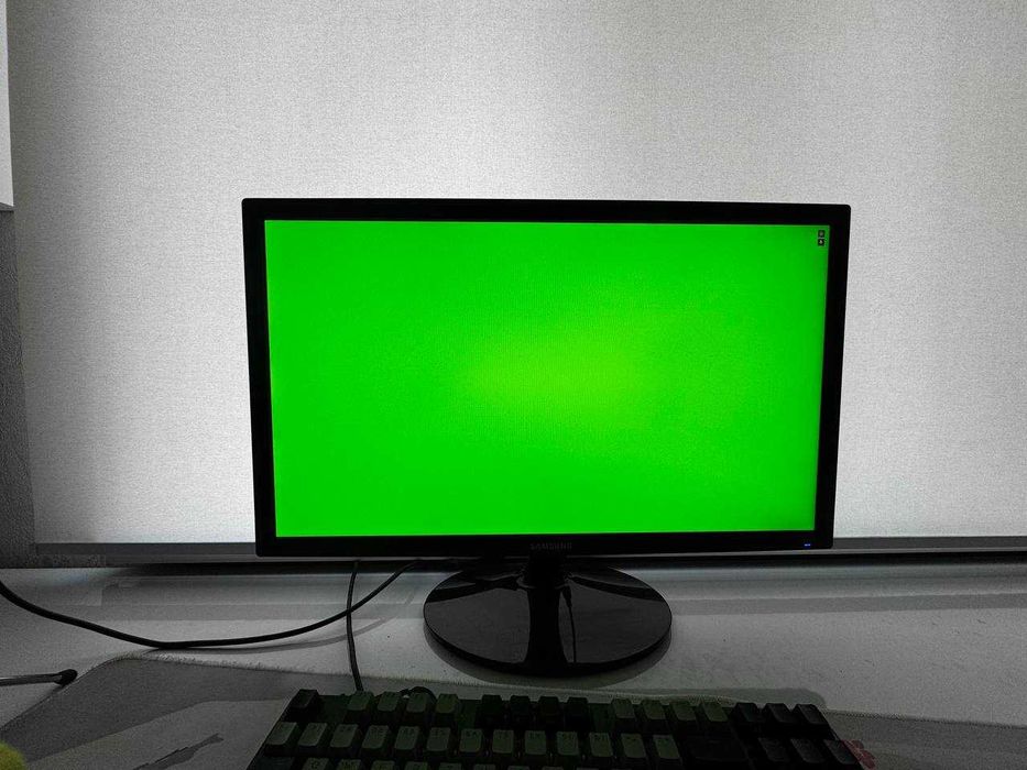 Монитор Samsung S24D300 24 дюйма