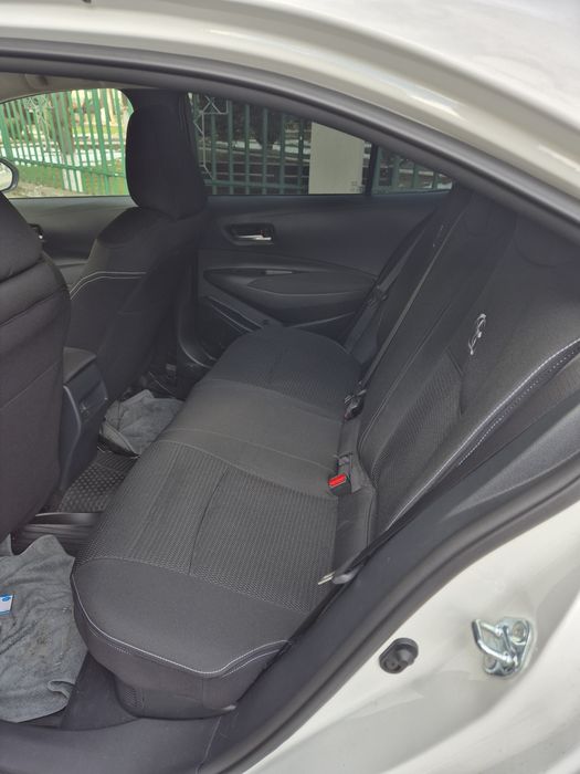 Huse auto Toyota Corolla sedan si Cross, Yaris Cross