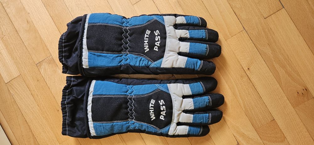 Скиорски ръкавици за около 12 годишно дете