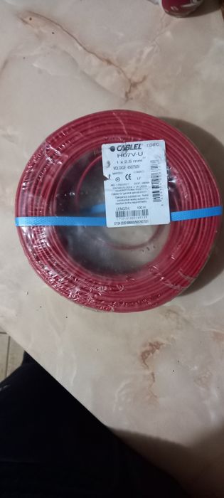 Rola cablu : 100m × 2,5 Roșu.