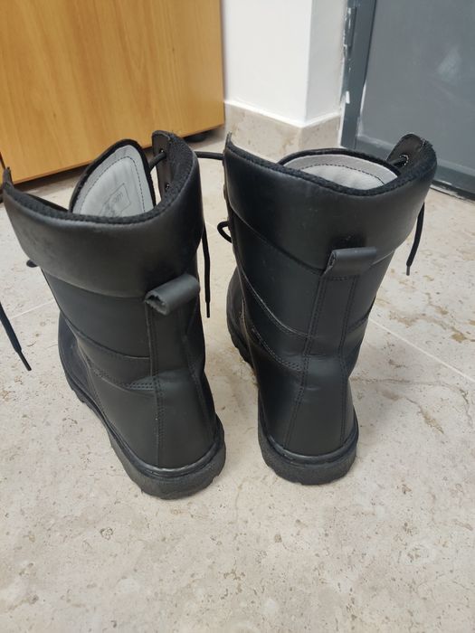 Bocanci noi mărimea 42