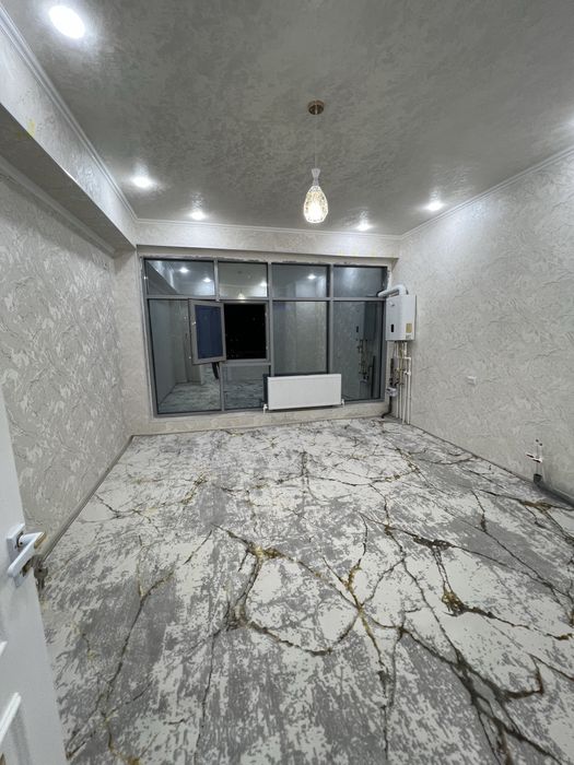 Навои шахардан 3 хоналик  квартира сотилади  7 этаж. 137 квадрат метр