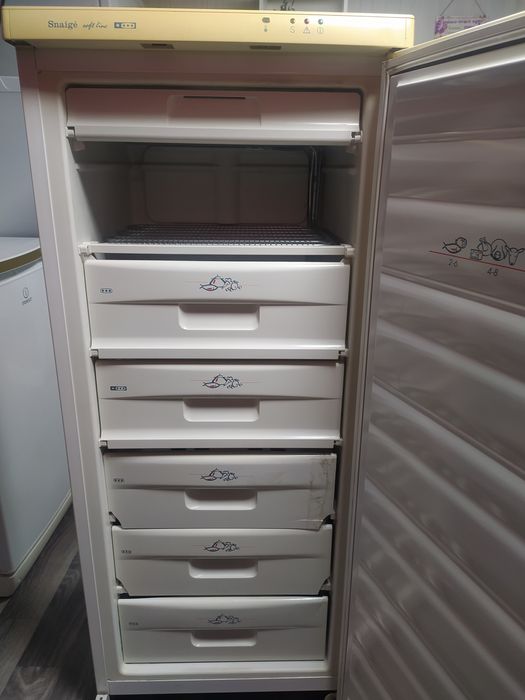 Продам морозильную камеру