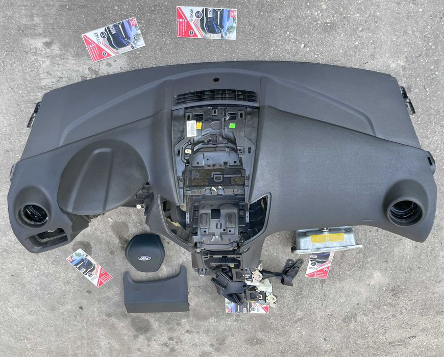 Ford Fiesta MK7 plansa de bord - set centuri de siguranta - kit airbag