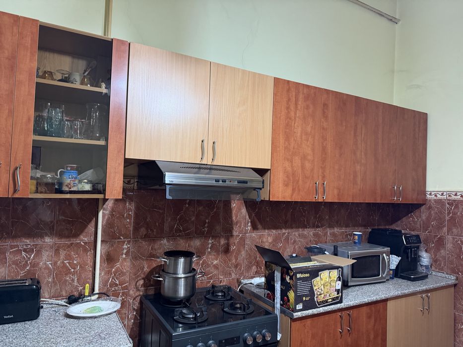 Vand mobila de bucatarie