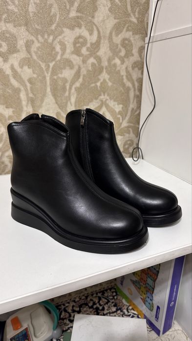 Продам зимние ботинки