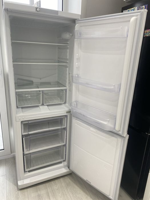 Холодильник Indesit