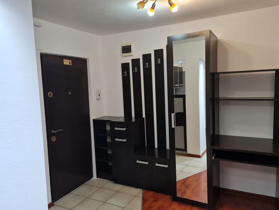 Închiriez apartament