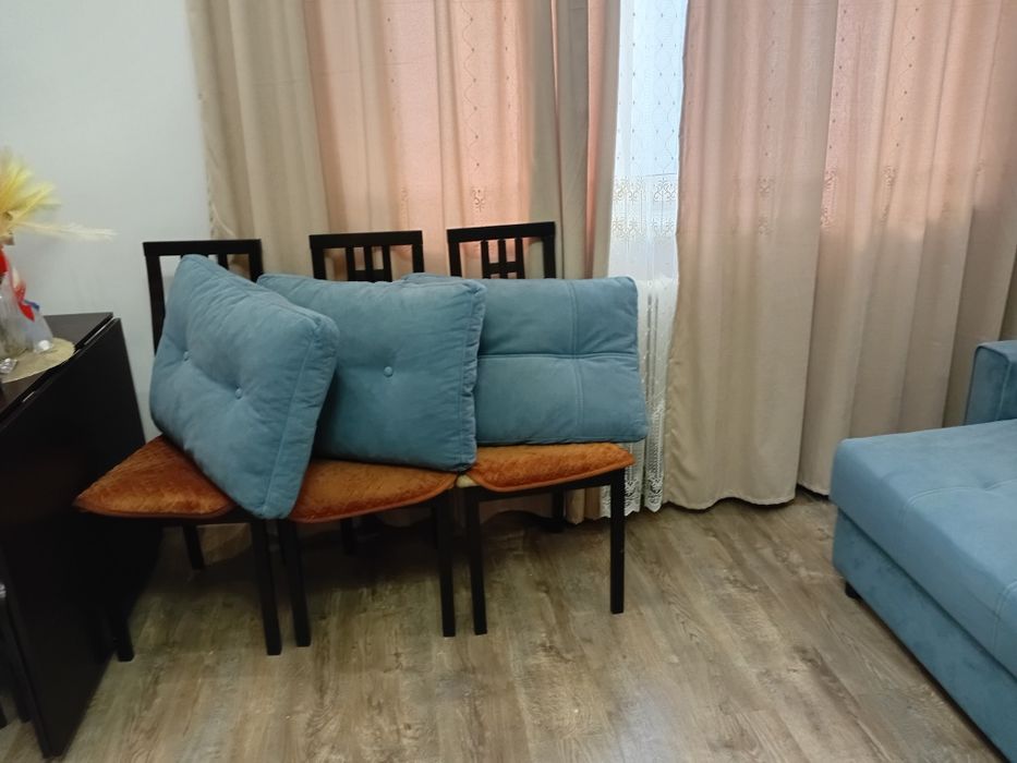Продам красивый бирюзовый диван