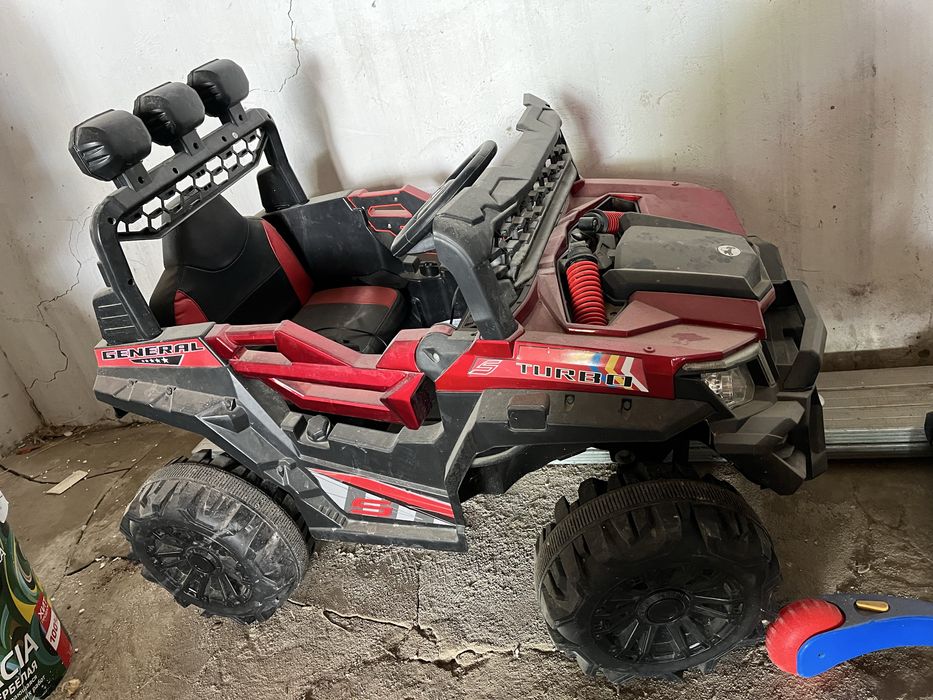 Детская машинка с пультом управления