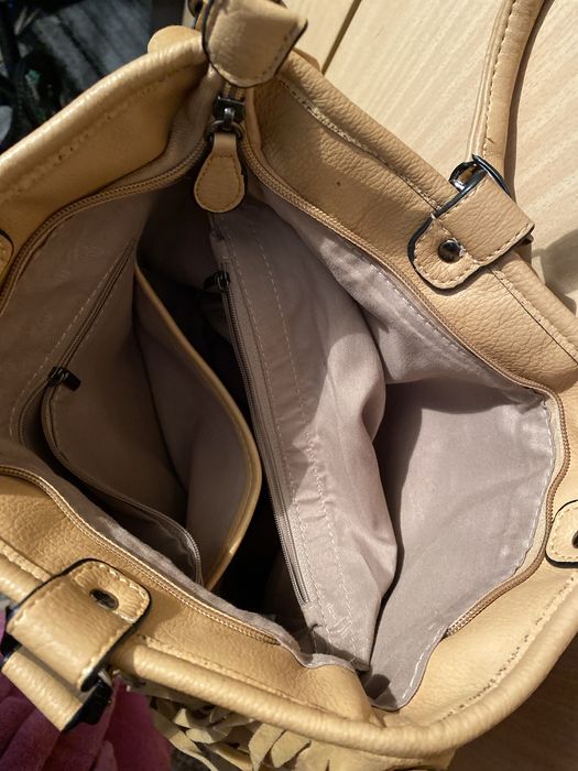 Geanta cu franjuri, purtata rar