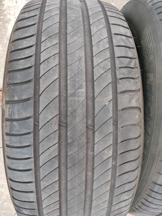 Продавам 2 летни гуми Мишелин 235 55 17