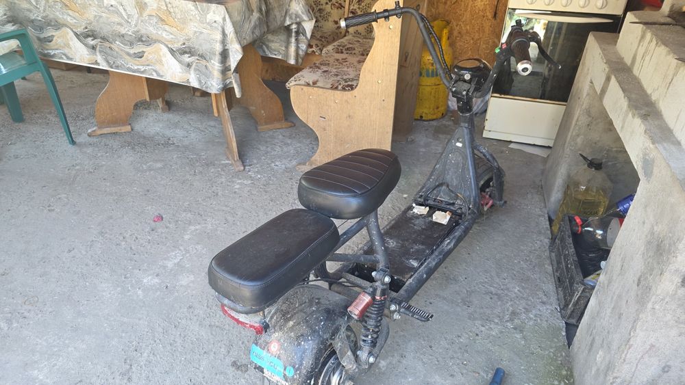 Vând scuter electric jrh .