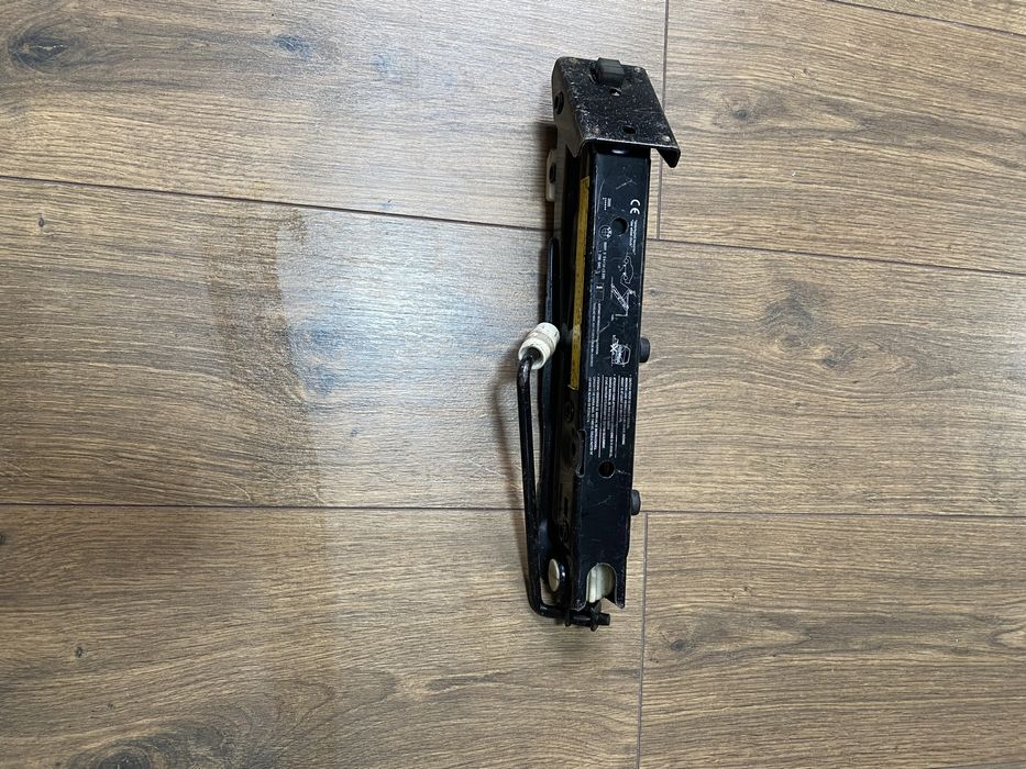 Домкрат БМВ, подходит для многих авто