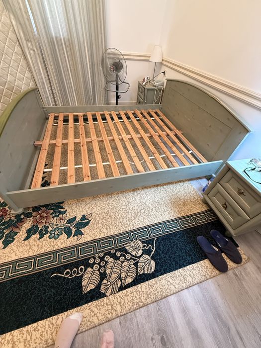 Матрас и кровать в придачу