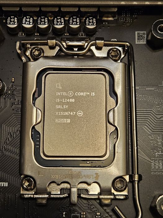 Intel core i5 12400 TRAY + Cooler Master 212 Black RGB