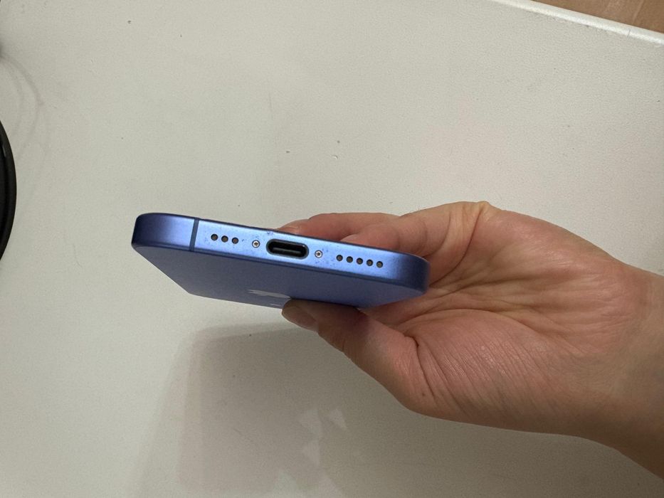 Срочно продам iPhone 16