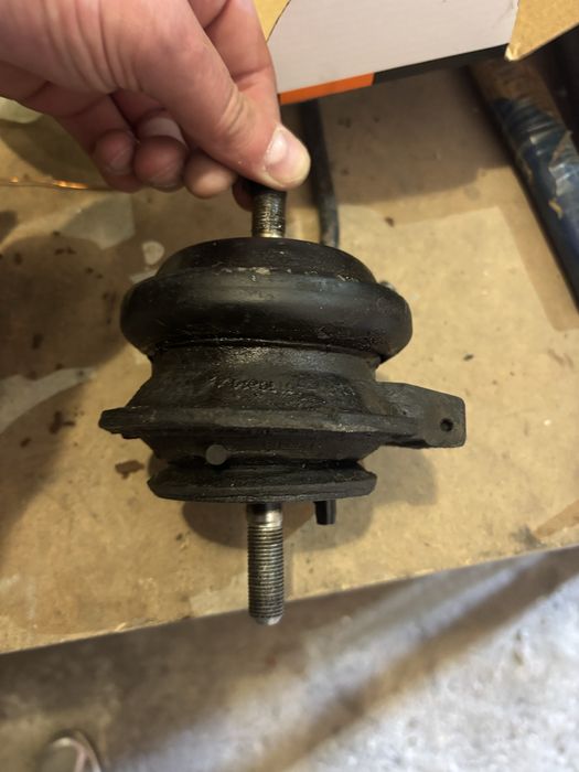 Подушка двигателя. 2 JZ