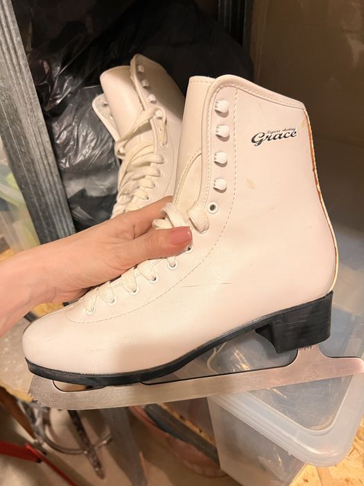 Продам женские коньки