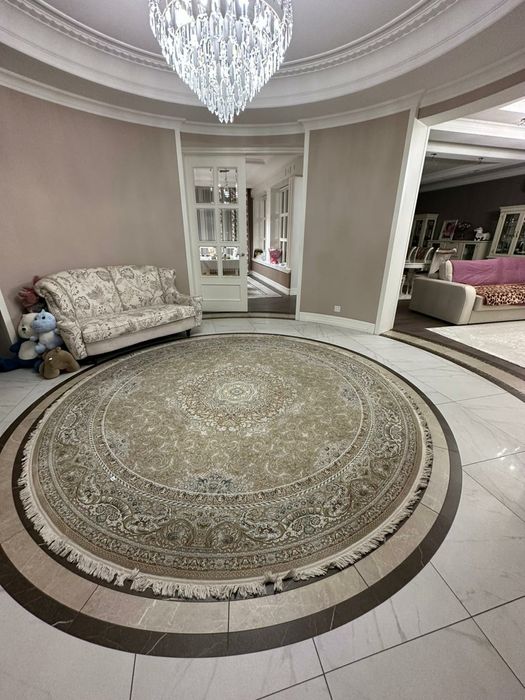 В продаже круглый ковер