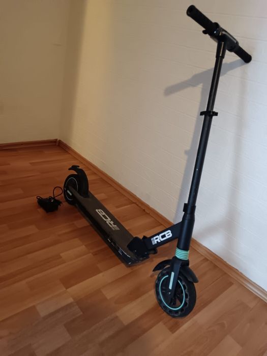 Vând  trotineta electrica RCB 3Viteze viteza maxima 25 de km autonomie 20 de km