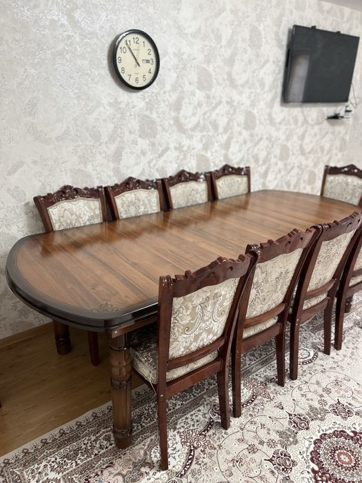 Стол со стульями