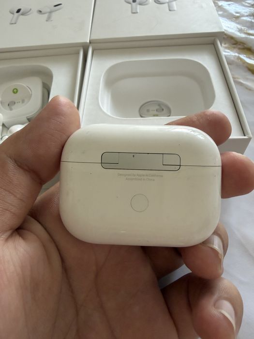 2 Airpods pro и magsafe charging case