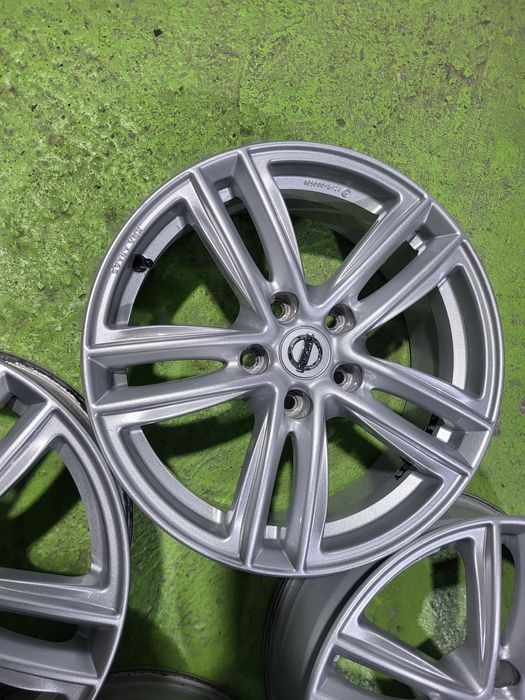 17 5x114.3 Nissan лети джанти 5х114.3