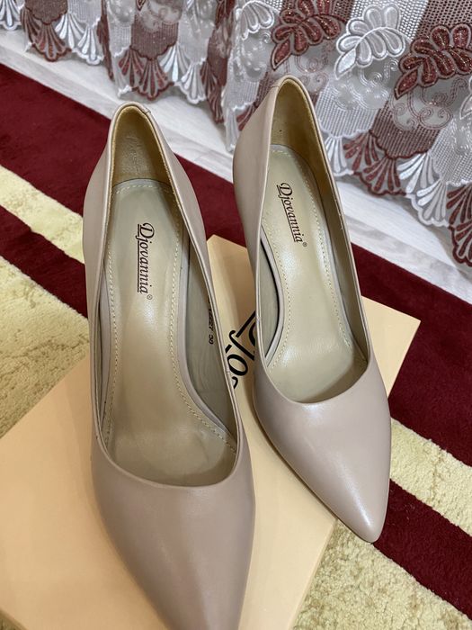 Продаются туфли-лодочки