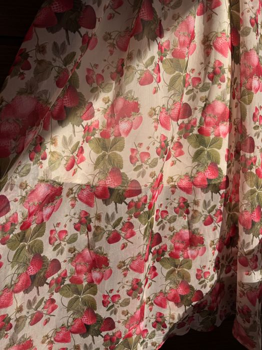 Уникална рокля ягоди от лен