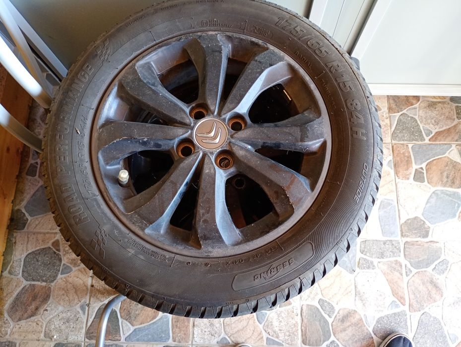 Vând 4 Jante aliaj  15 inch cu cauciucuri