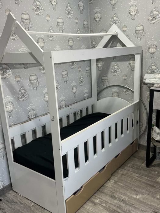 Продам детскую кроватку,срочно