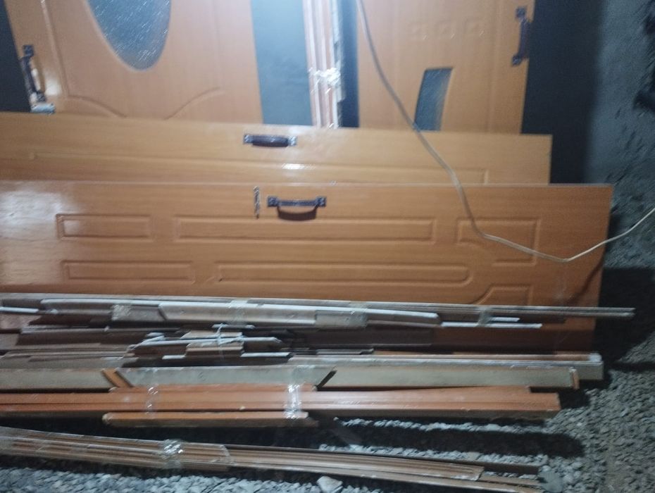 Шкаф, двери, линолеум,