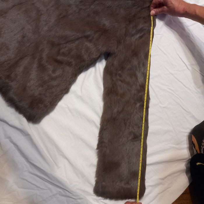 Дамски кожух от заешка кожа