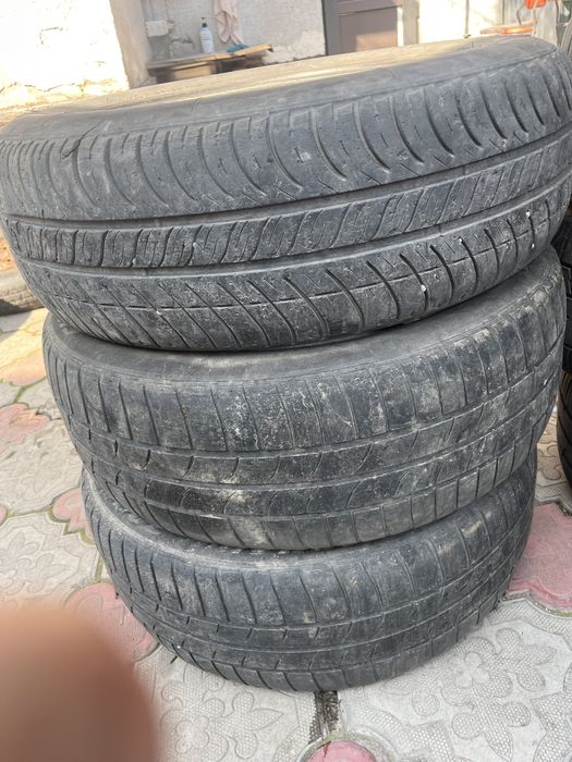 Шины б/у в хорошем состояние