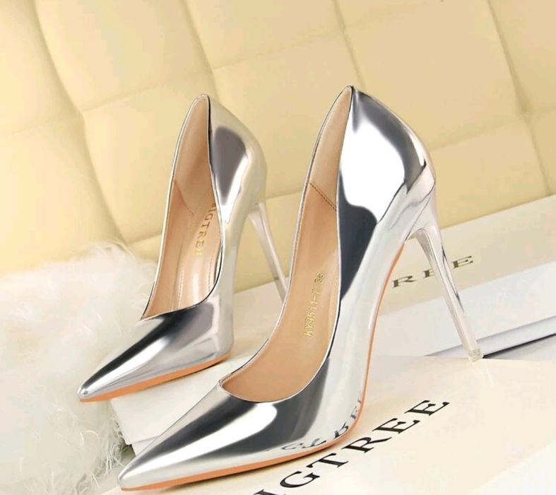 Pantofi cu toc mărimea 37