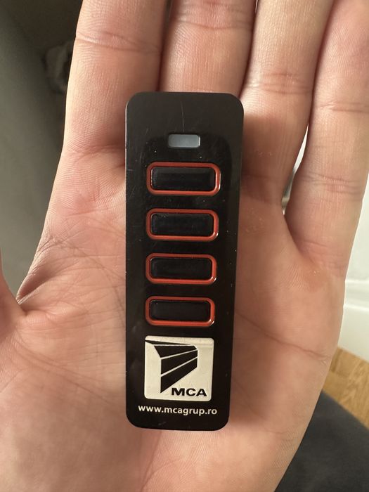 Poarta garaj automata cu telecomanda