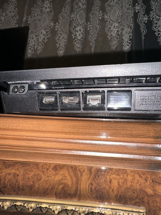 Продам PS4 на 500 гб