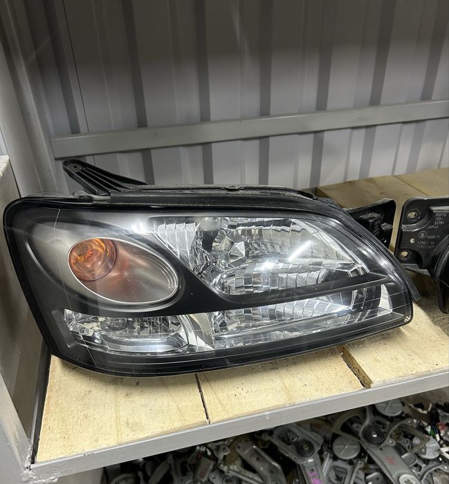 Фары Subaru Legacy