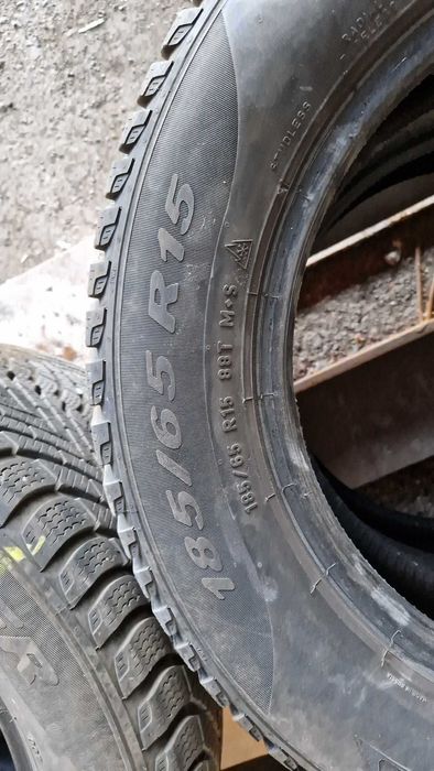 Зимни гуми PIRELLI 185/65 R15 - ползвани един сезон - 4 броя - 240 лв.