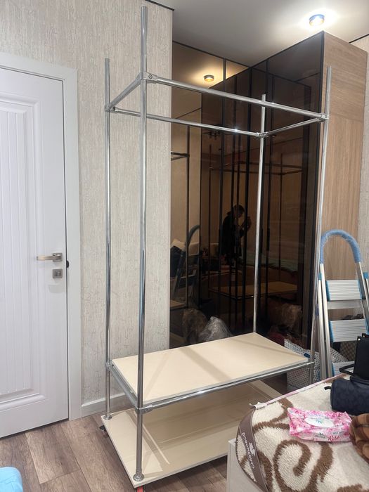 Продам вешалку, цена 15000