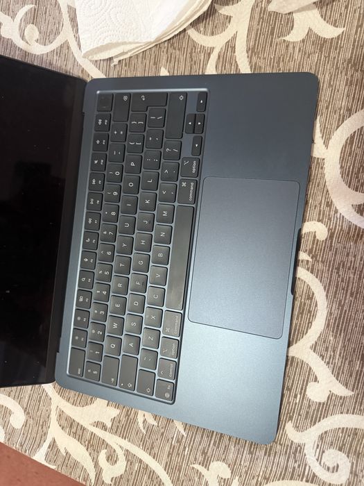 Macbook 13 m4 2025 256
