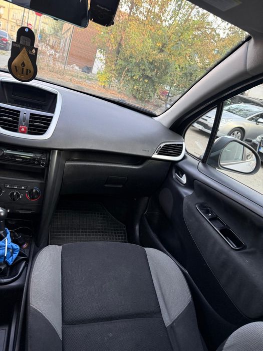 Vând Peugeot 207