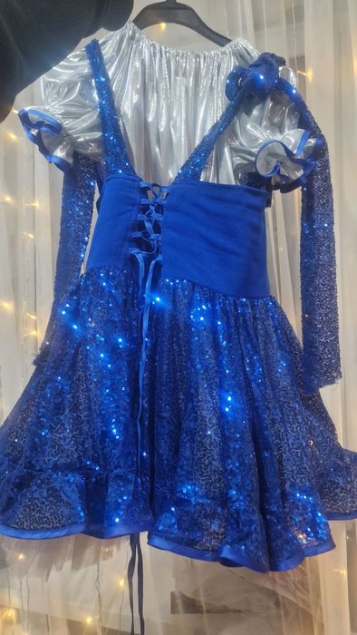 Костюм нарядный с пайетками для девочки