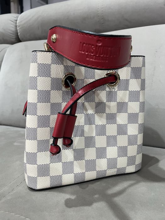 Vând geantă Louis Vuitton