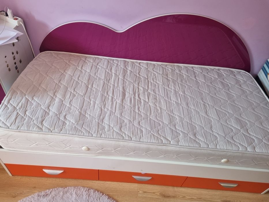 Детско легло .Дъската е гланц