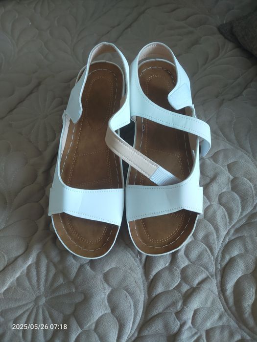 Босоножки женские.