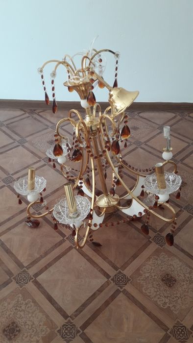 Люстра в хорошем состоянии