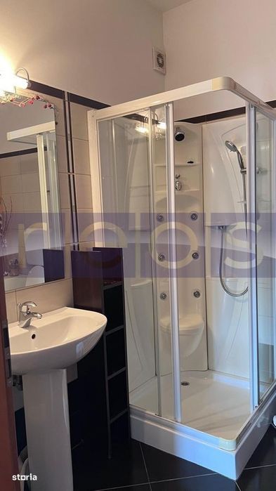 Vila De Vanzare In Zona Erou Iancu Nicolae | Piscina |